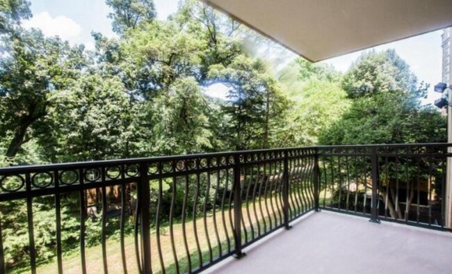 Photo - 2030 N Adams St