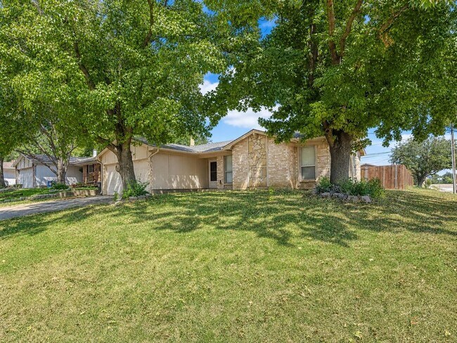 Photo - 915 Lemontree Dr