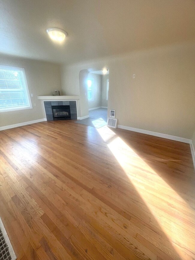 Photo - 28thse Unit A