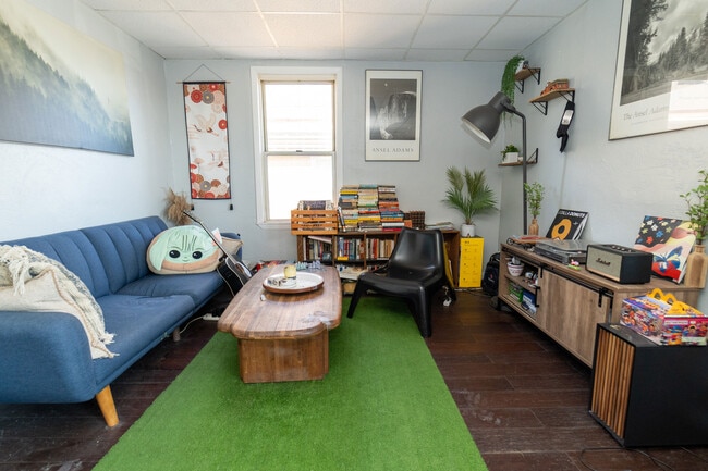 Photo - 165 Kendall Ave Unidad 2