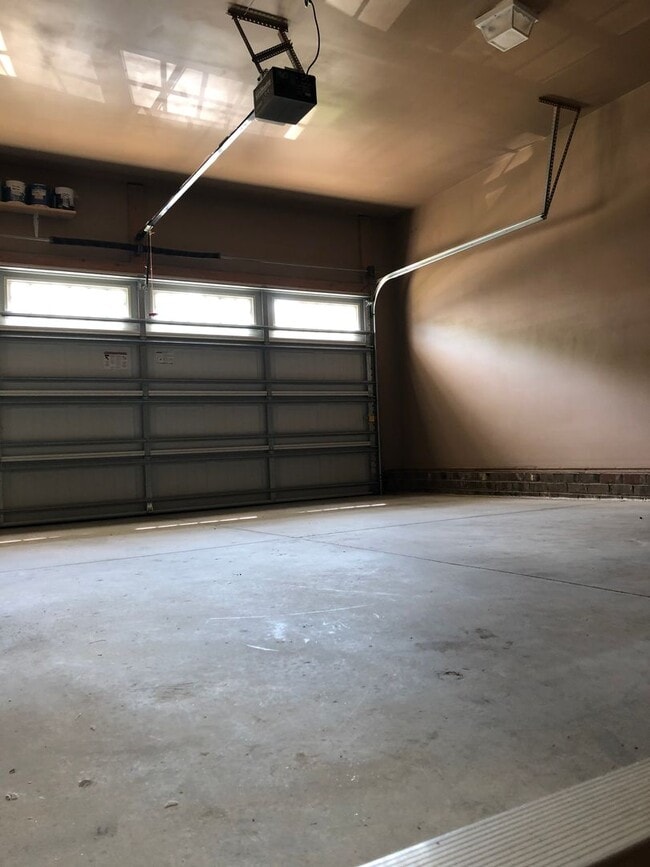 Photo - Stunning 3 bedroom, 2 1/2 bath 2 story home