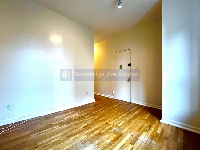 Photo - 3135 Broadway Unit 4