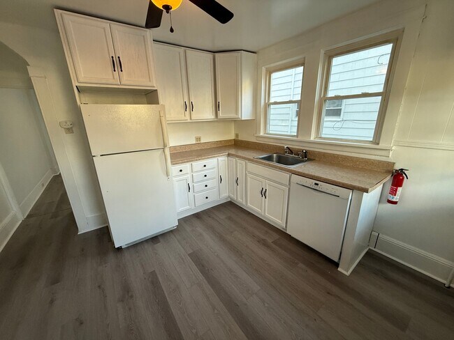 Photo - 565 E Market St