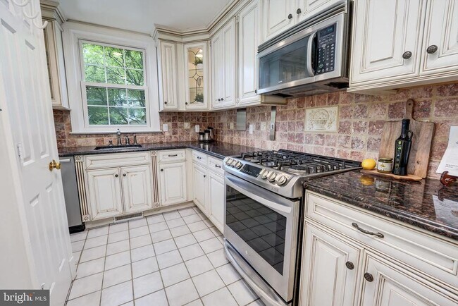 Photo - 1408 Foxhall Rd NW