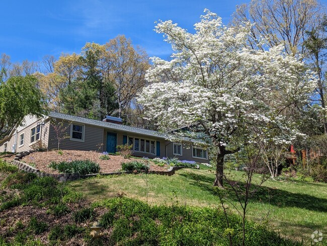 Building Photo - 97 Oak Terrace Rental