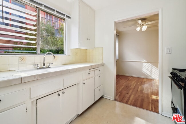 Photo - 1411 N Fairfax Ave Unidad 22