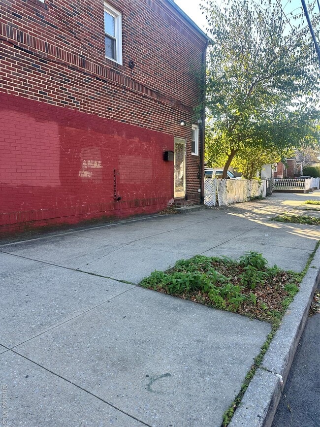 Photo - 77-02-77164 164th St