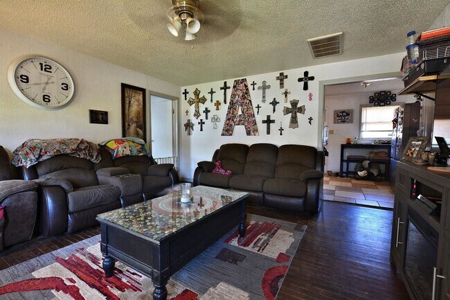 Photo - 5004 40th St