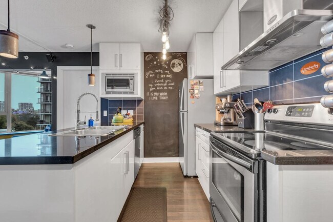 Photo - 689 Abbott St Unit ID1051919P