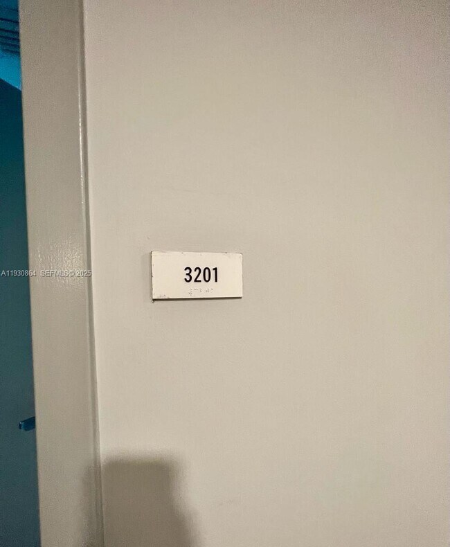 Photo - 300 S Biscayne Blvd Unidad T-3201