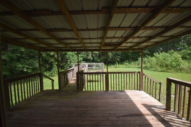 Photo - 4 Bedroom 2 Bath Pet Friendly Home For Rent!