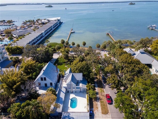 Photo - 835 Victoria Dr