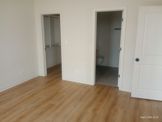 Photo - 3207 N Narragansett Ave Unit 408