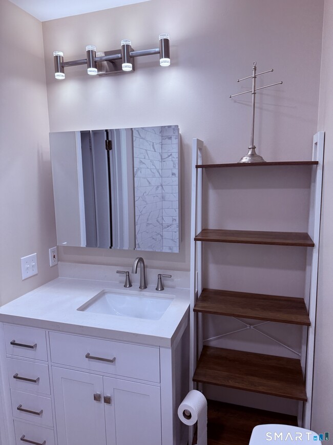 Photo - 41 1/2 Cedar Crest Pl Unidad B