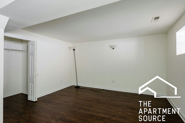 Photo - 2833 W Medill Ave