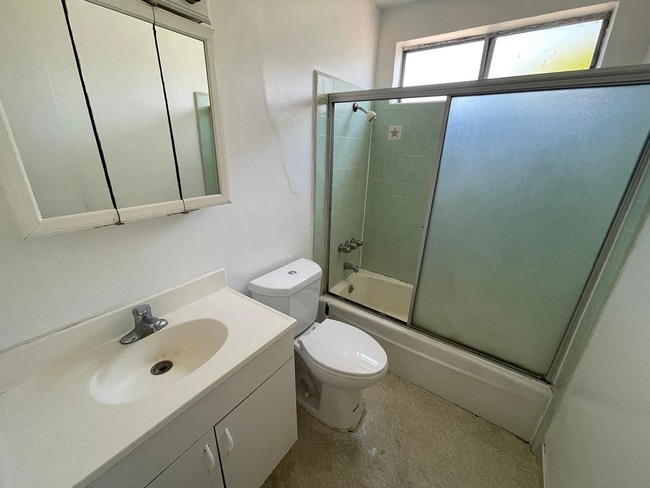 Photo - 2122 Ocean Park Blvd