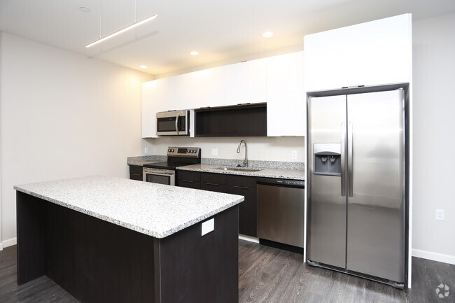 1BR, 1BA - 740 SF