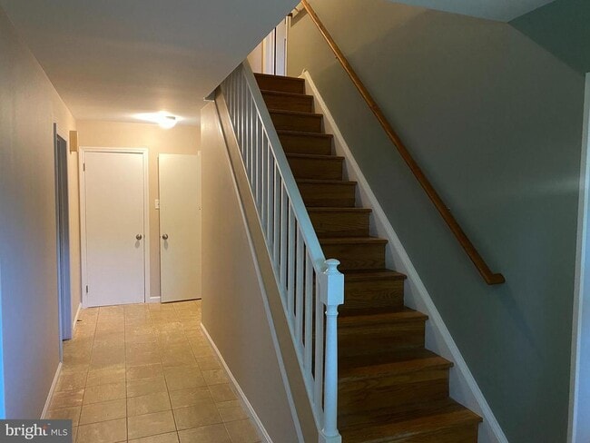Photo - 415 Monmouth Dr