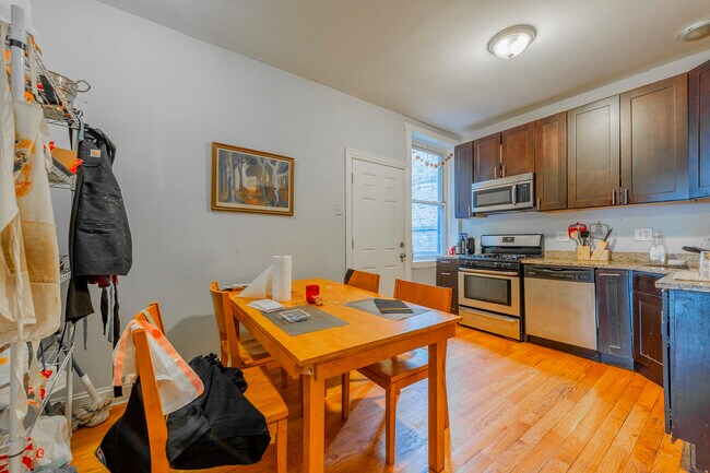 Photo - 3025 W Diversey Ave Unidad 3