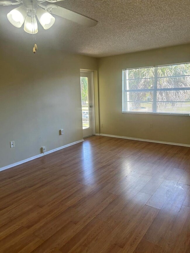 Photo - 4304 NW 9th Ave Unidad .