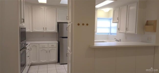 Photo - 11 Jasmine Ave W