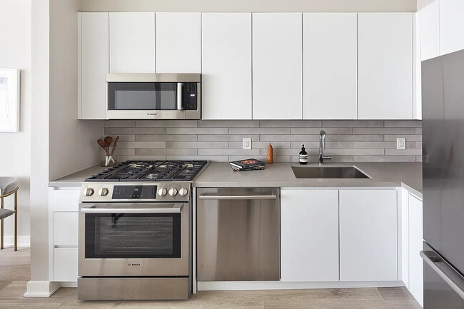 Photo - 142 E 39th St