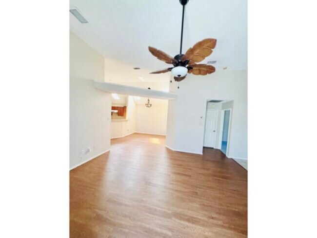 Photo - 932 Winchester Ln