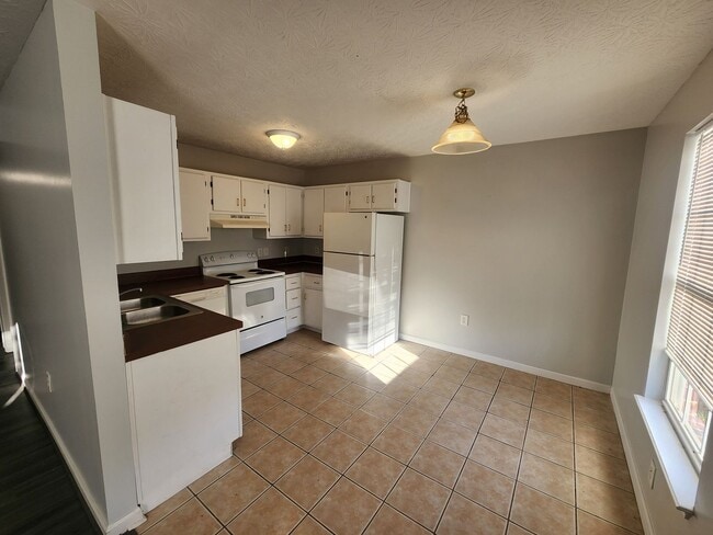 Photo - Spacious 2 bedroom 2 full bath 1st floor a... Unit 1
