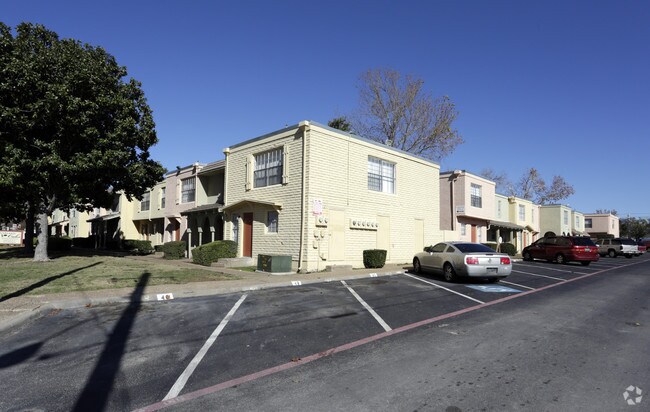 Building Photo - Garland Oaks Rental