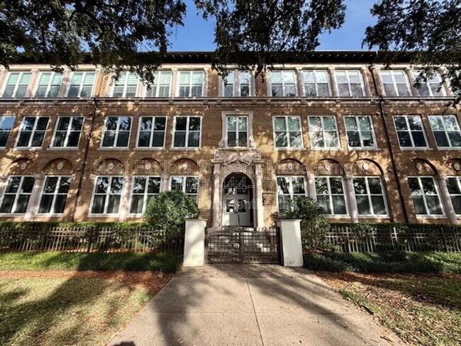 2525 College St Unit 2201