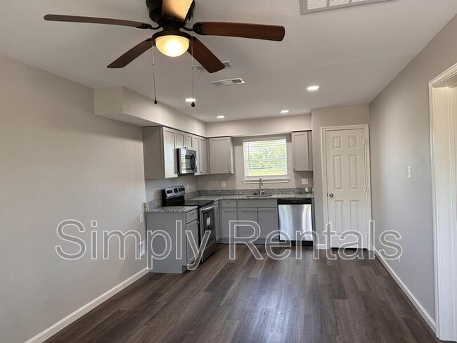 Photo - 11015 I-30 Frontage Rd Unidad Apt 4