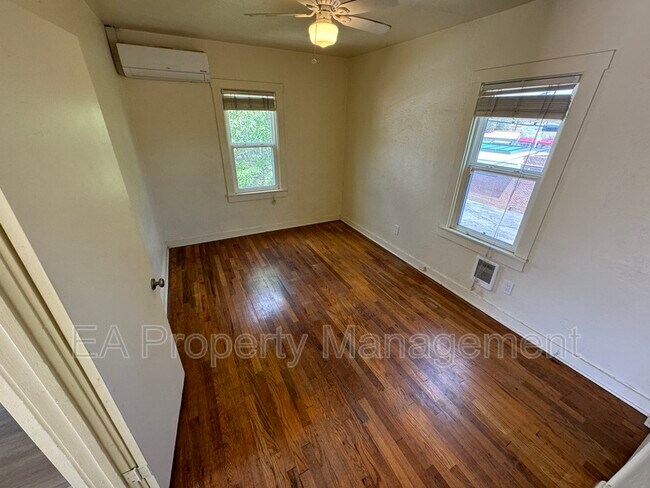 Photo - 116 Maple St SE Unit 2