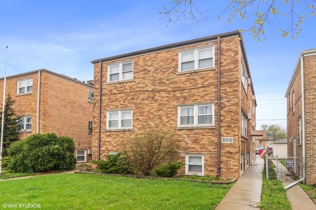 Photo - 8910 Grand Ave Unidad GN Rental