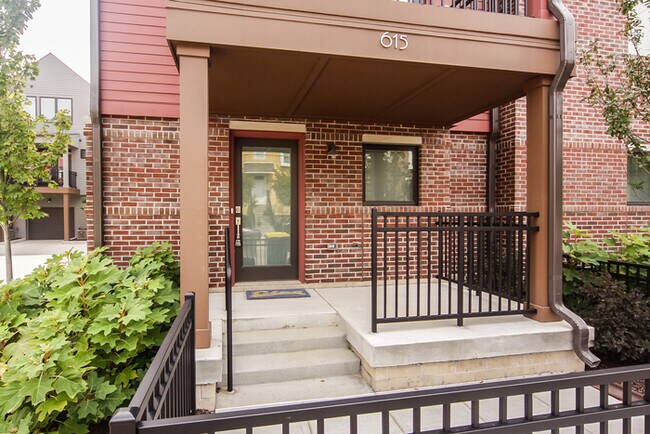 Photo - 2 Bedroom Townhome in Chatham Arch