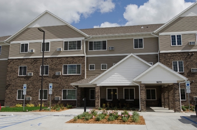 Building Photo - Crossroads Rental