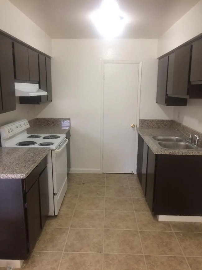 Building Photo - 3052 W Pontiac Way Unit 103