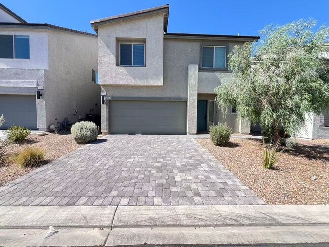 Building Photo - Beautiful 3-story home with 4 bedrooms and 3.5 bathrooms