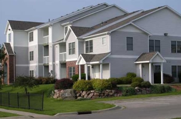 Entry - Highpoint at Pella Apartments