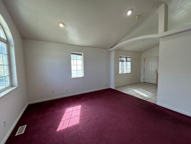 Photo - Carterville Duplex Unidad Upstairs