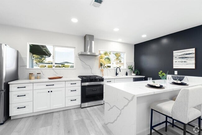 Building Photo - Charming Remodeled Home in Clairemont! Ope...