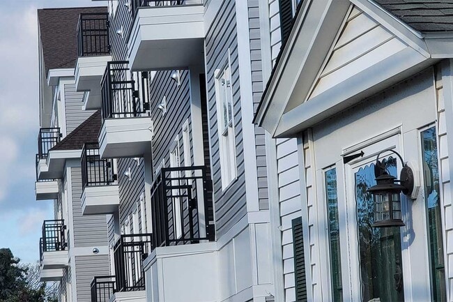 556 Main St Unit 1-208