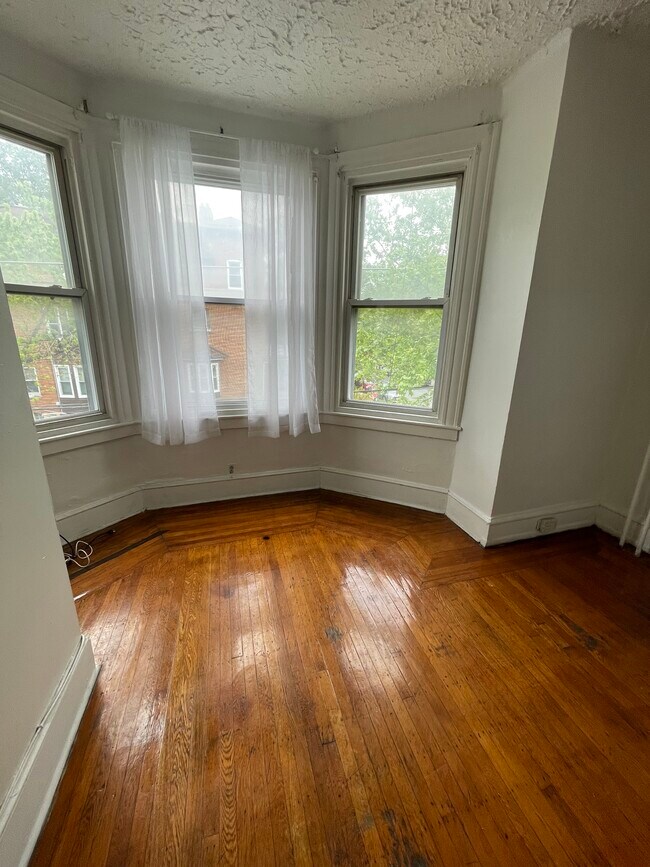 Photo - 5001 Cedar Ave Unit 2Fr