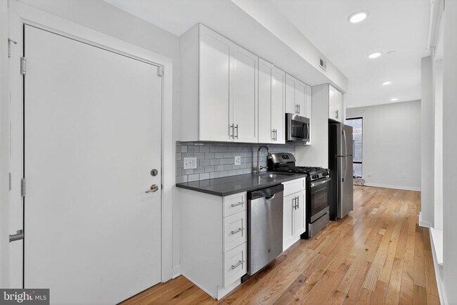 Photo - 1659 N Randolph St Unit 1