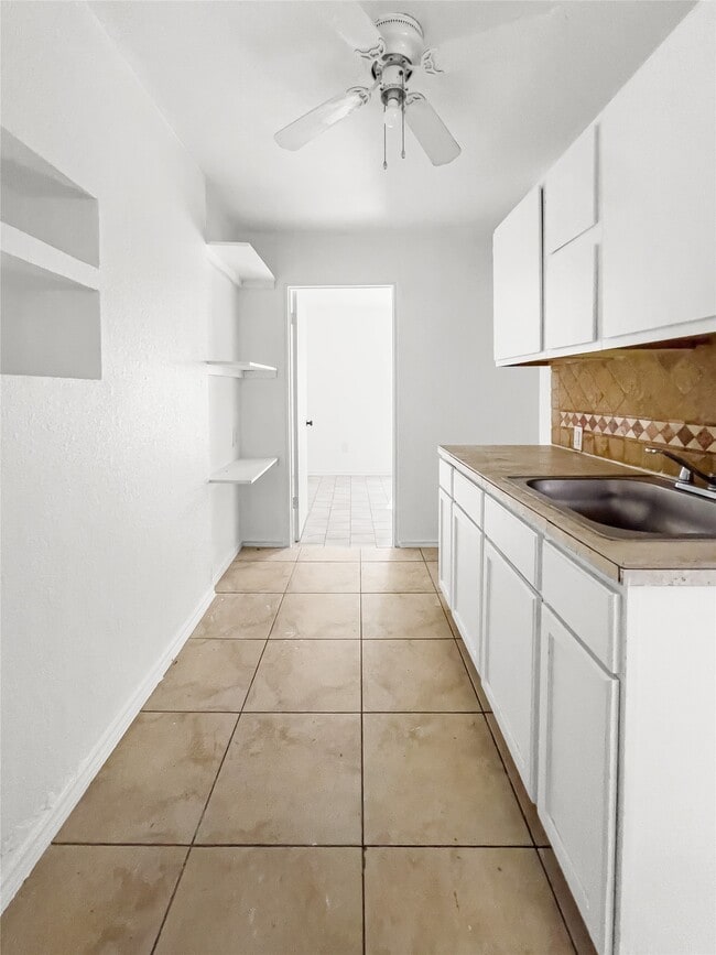 Photo - 4803 Robertson St