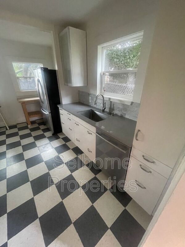 Photo - 1424 E 20th St