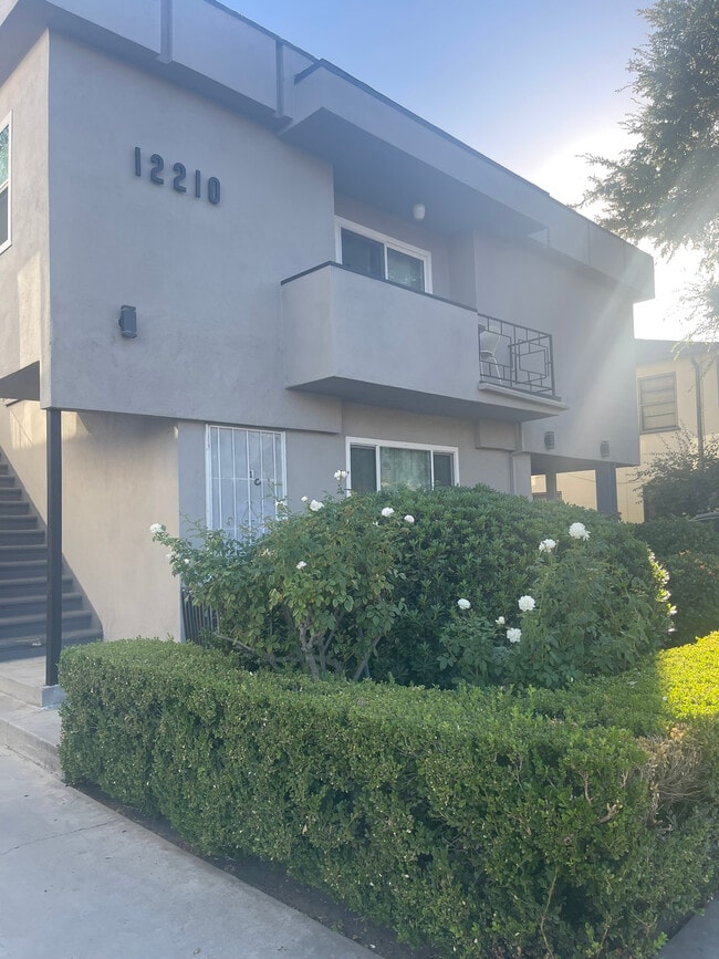 12210 Magnolia Blvd Unit 4