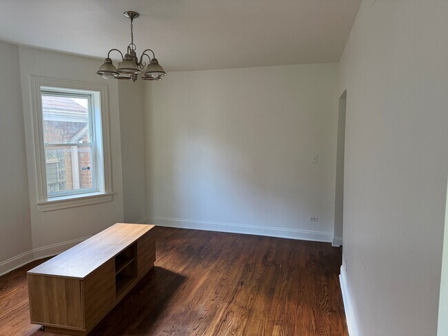 Photo - 4555 W Wellington Ave Unidad 1