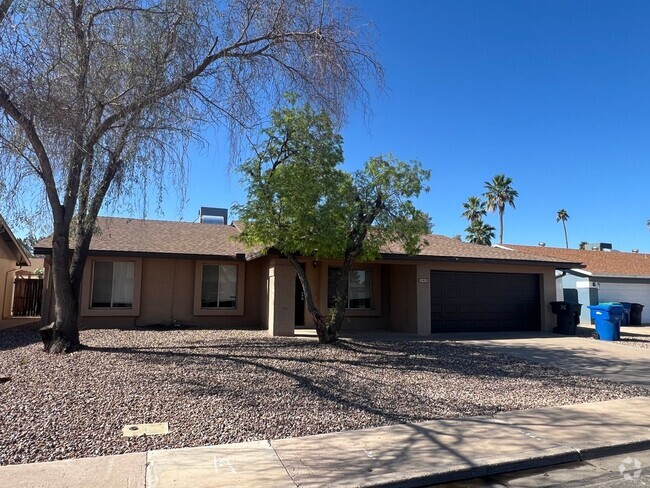 Building Photo - Convenient Mesa location Rental