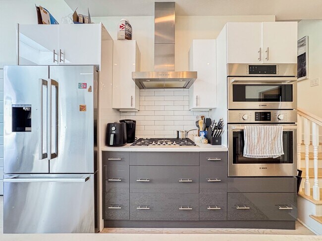 Photo - 231 Maverick St Unit 7