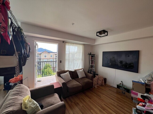 Photo - Spacious Studio Condo close to WWU